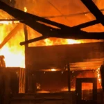 Gurandi Bazaar में भीषण आग, कई कबाड़ दुकानें जलीं