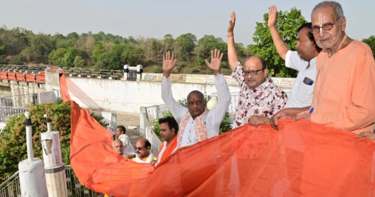 Bhedaghat में 900 फुट चुनरी से हुआ बाणगंगा मैया का श्रृंगार