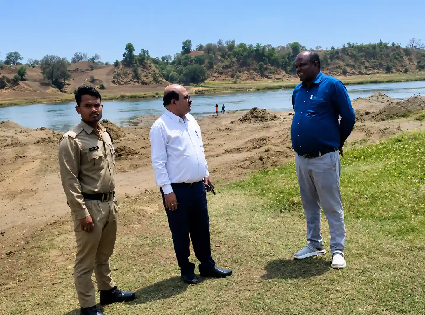 Narmada में अवैध रेत खनन पर कार्रवाई, रैंप तोड़े, रेत नदी में डलवाई