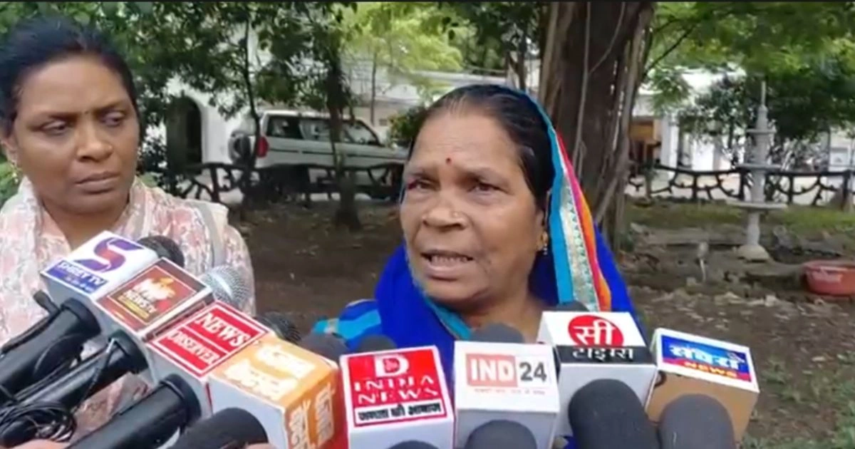 Property Dispute में मां का आरोप, बेटे-बहू पर प्रताड़ना का केस