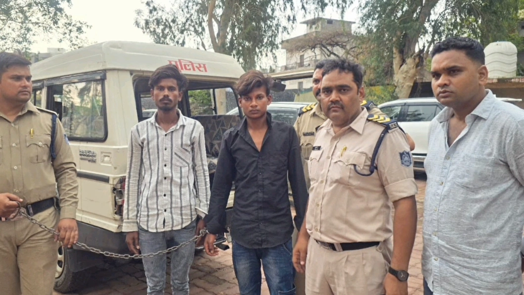 Shobhapur बमबाजी कांड में 2 आरोपी गिरफ्तार, मुख्य आरोपी फरार