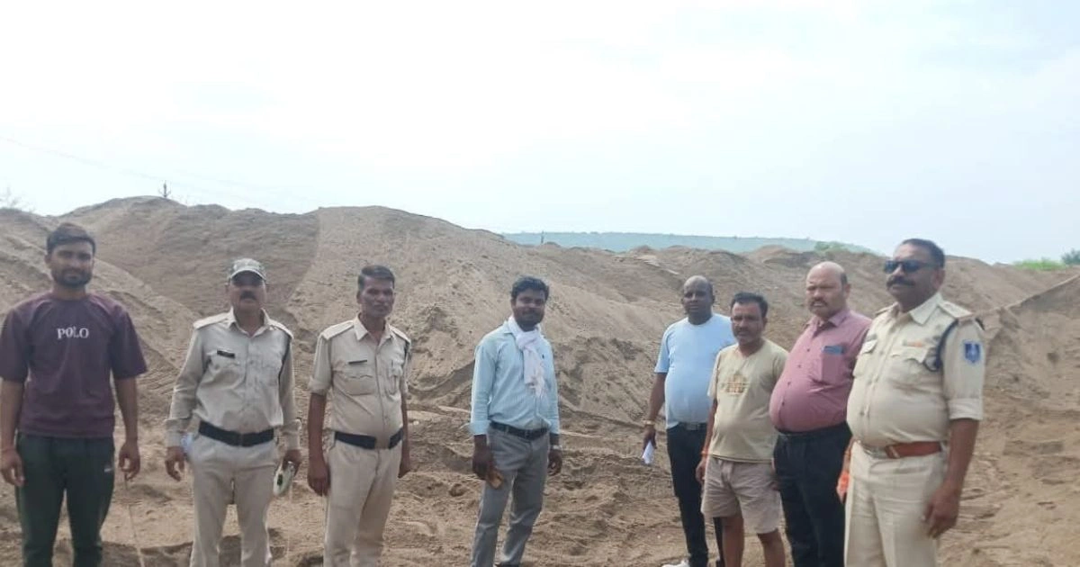 Shahpura में 75 लाख की अवैध रेत जब्त, Jabalpur प्रशासन की कार्रवाई
