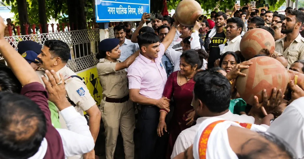 Hanumantal में Congress विधायक का प्रदर्शन, नगर निगम के खिलाफ हंगामा