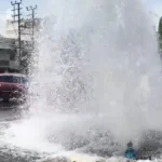 Adhartal में फूटी मेन पाइपलाइन, सड़क पर फव्वारे की तरह बहा पानी