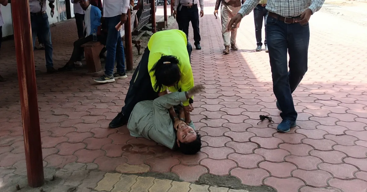 SP Office परिसर में दो महिलाओं के बीच जमकर मारपीट, मचा हड़कंप
