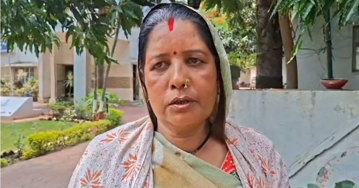 Seoni की महिला 62 KM सफर कर पहुंची Jabalpur IG Office, मांगा न्याय