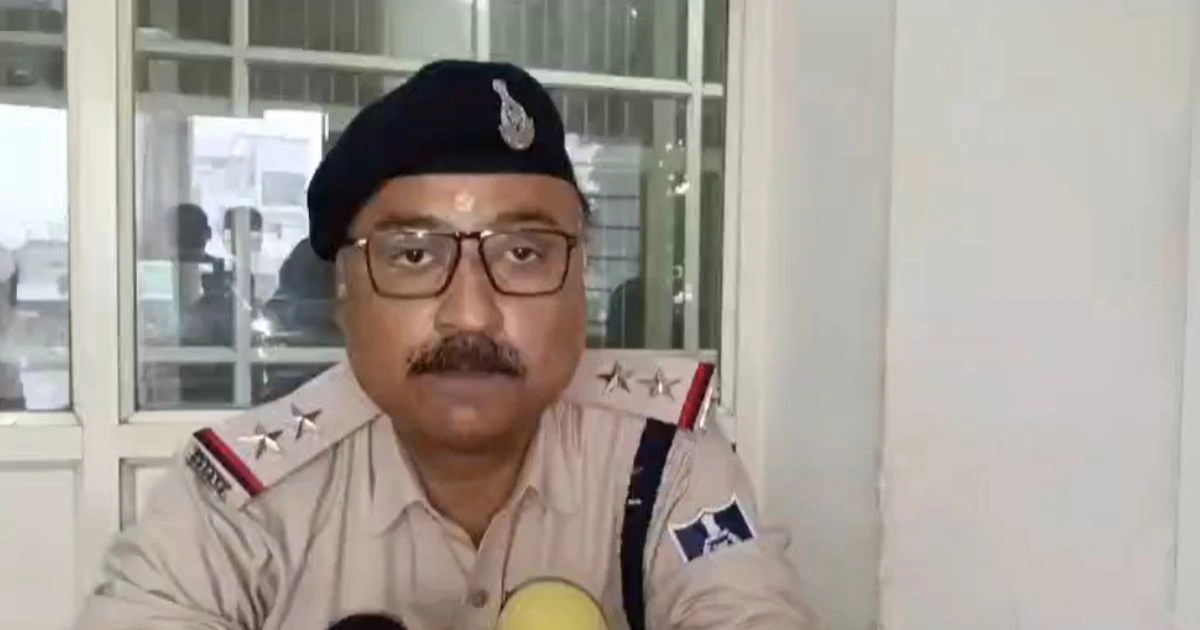 Jabalpur में थाने के सामने युवक ने खुद पर डाला पेट्रोल, मचा हड़कंप