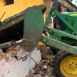 Patan में स्कूल भवन की छत गिरी, मलबे में दबकर मजदूर की मौत