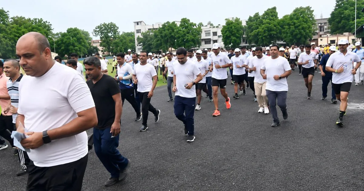 Safe Click 2.0: Jabalpur में Cyber Awareness Mini Marathon आयोजित