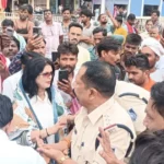 Sihora में Congress का NH-30 पर चक्काजाम, नाला-सड़क निर्माण को लेकर प्रदर्शन