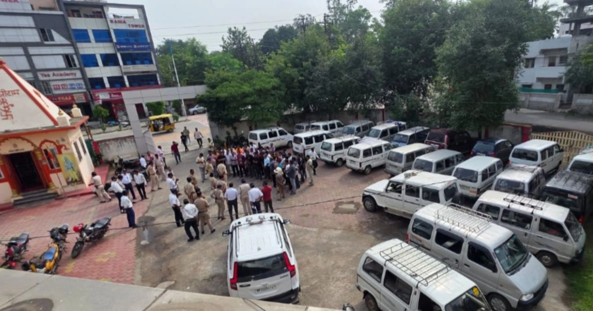 Jabalpur में 40 School Vans पर Action, Traffic Police ने वसूला ₹70 हजार जुर्माना