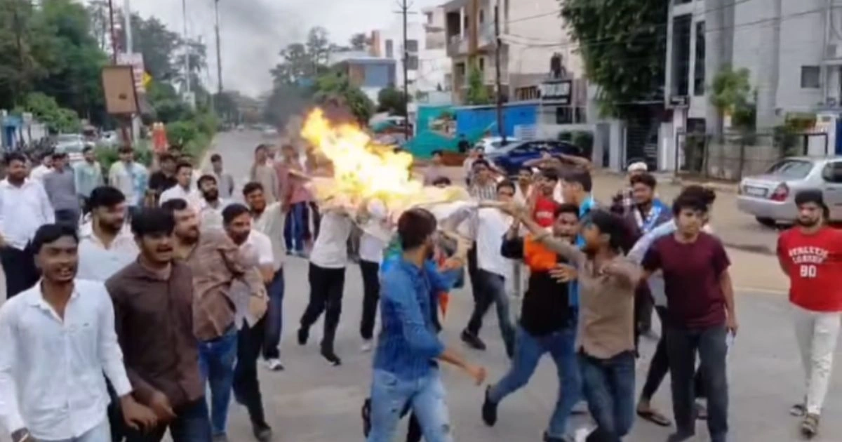 जबलपुर में NSUI का अर्थी जुलूस, धर्मेंद्र प्रधान के इस्तीफे को लेकर 48 घंटे का अल्टीमेटम