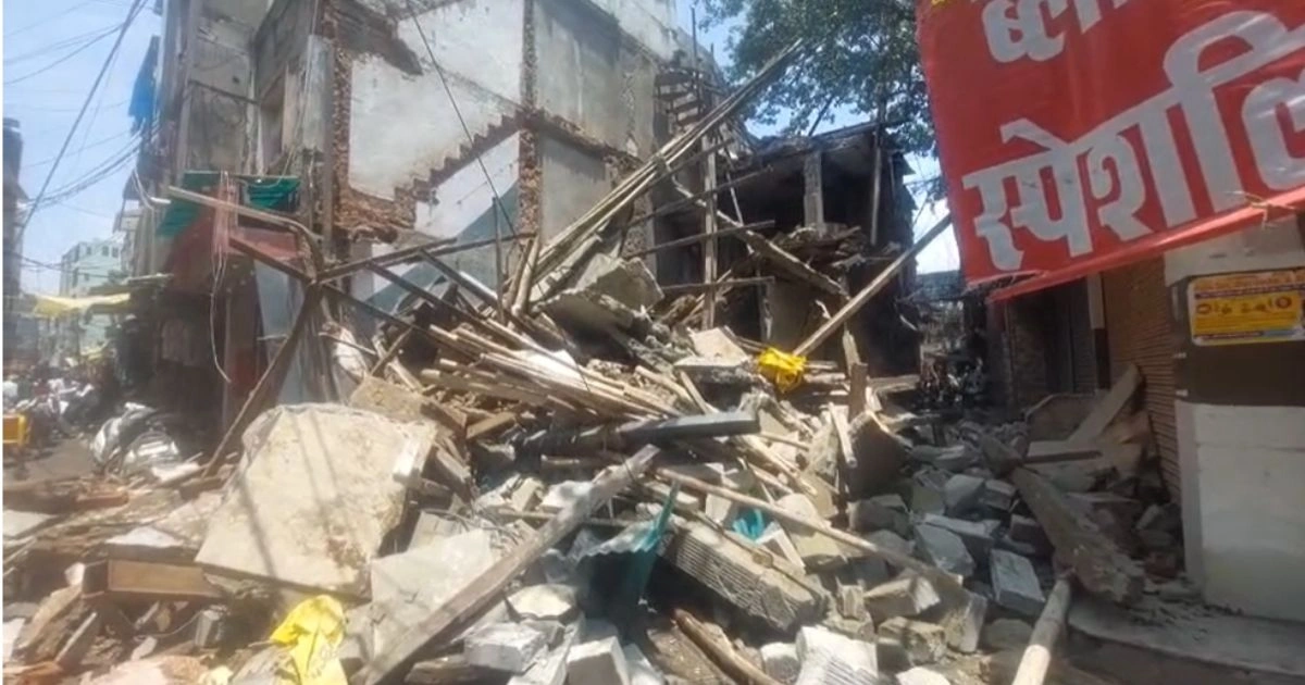 जबलपुर: मछरहाई बाजार में निर्माणाधीन मकान गिरा, बड़ा हादसा टल