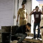 जबलपुर शास्त्री ब्रिज पर शराबियों पर पुलिस का एक्शन, उठक-बैठक