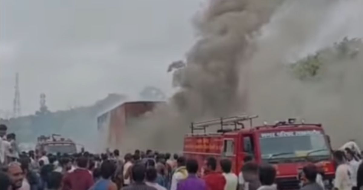जबलपुर-सिवनी हाईवे पर कंटेनर में भीषण आग, चालक-परिचालक सुरक्षित
