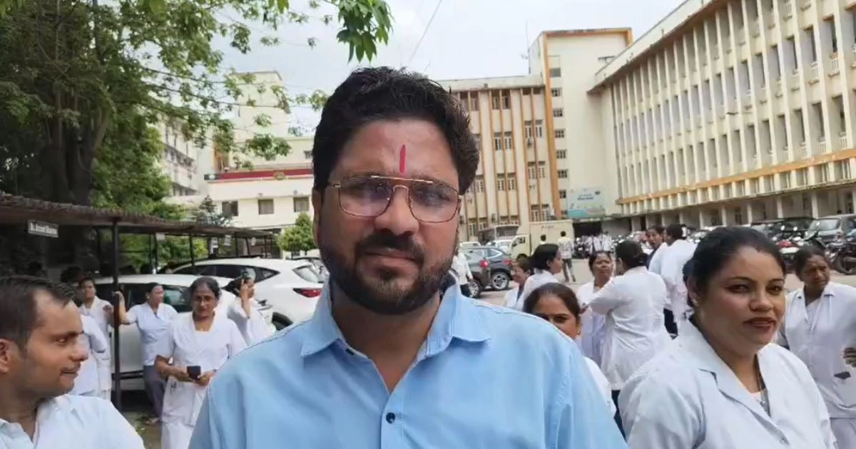 मेडिकल कॉलेज में नर्सिंग कर्मचारियों की हड़ताल, 5 सूत्रीय मांगों को लेकर काम बंद