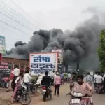 माढ़ोताल के टायर गोदाम में भीषण आग, लाखों के नुकसान की आशंका