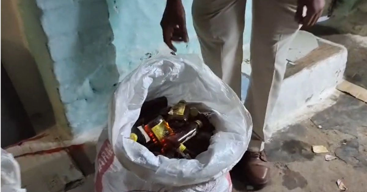 ग्वारीघाट में 165 लीटर अवैध शराब जब्त, मुख्य आरोपी फरार