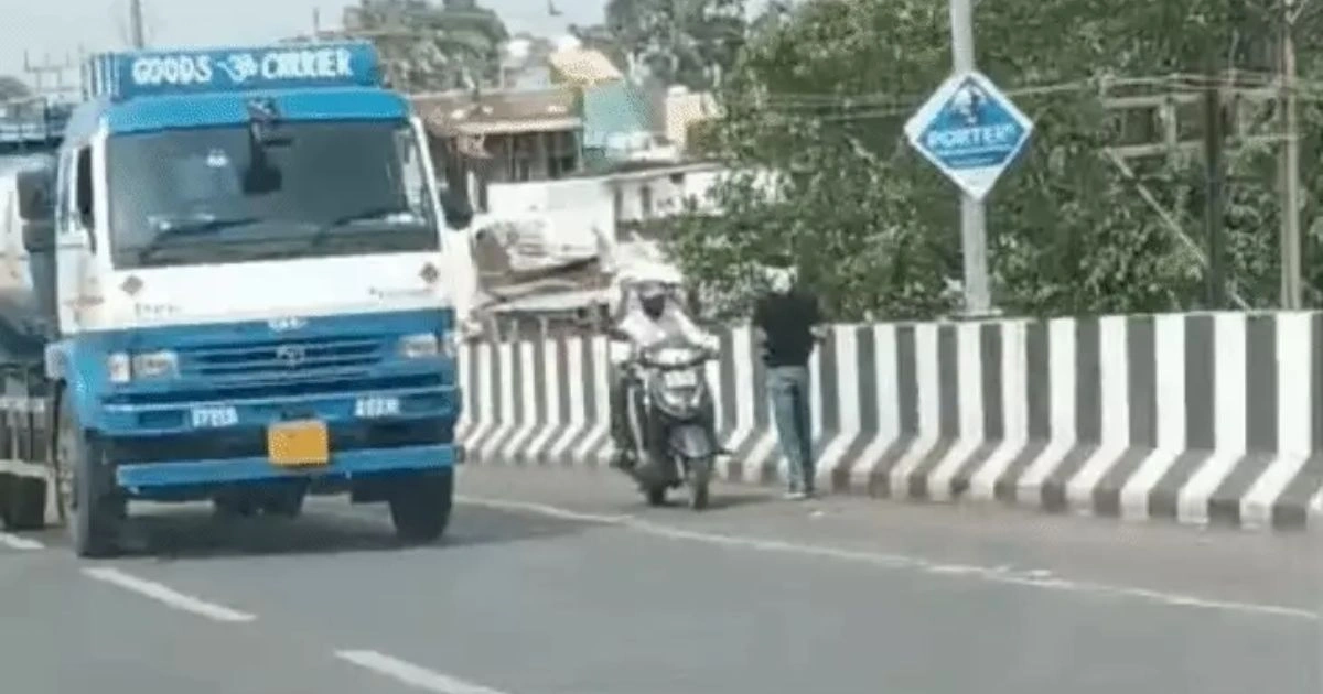 जबलपुर फ्लाईओवर पर अधिवक्ता की कार पर बम से हमला, वीडियो सामने