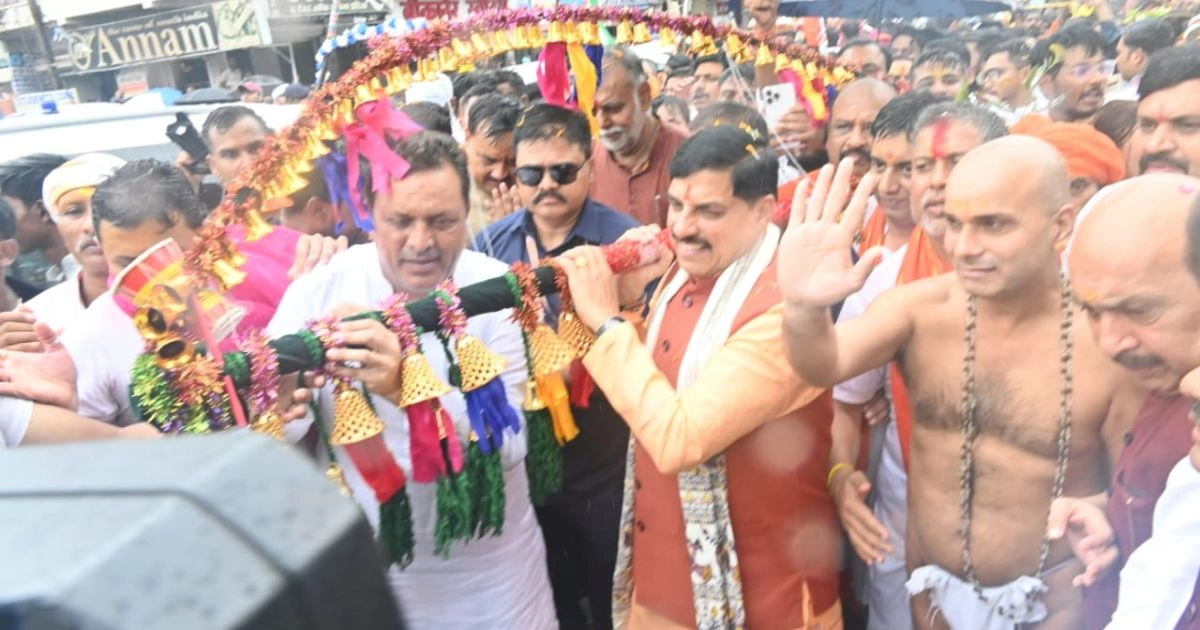 जबलपुर में संस्कार कांवड़ यात्रा में उमड़ा आस्था का सैलाब, CM ने उठाई कांवड़