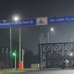 जबलपुर डुमना एयरपोर्ट में बारिश का पानी घुसा, पार्किंग में सांप