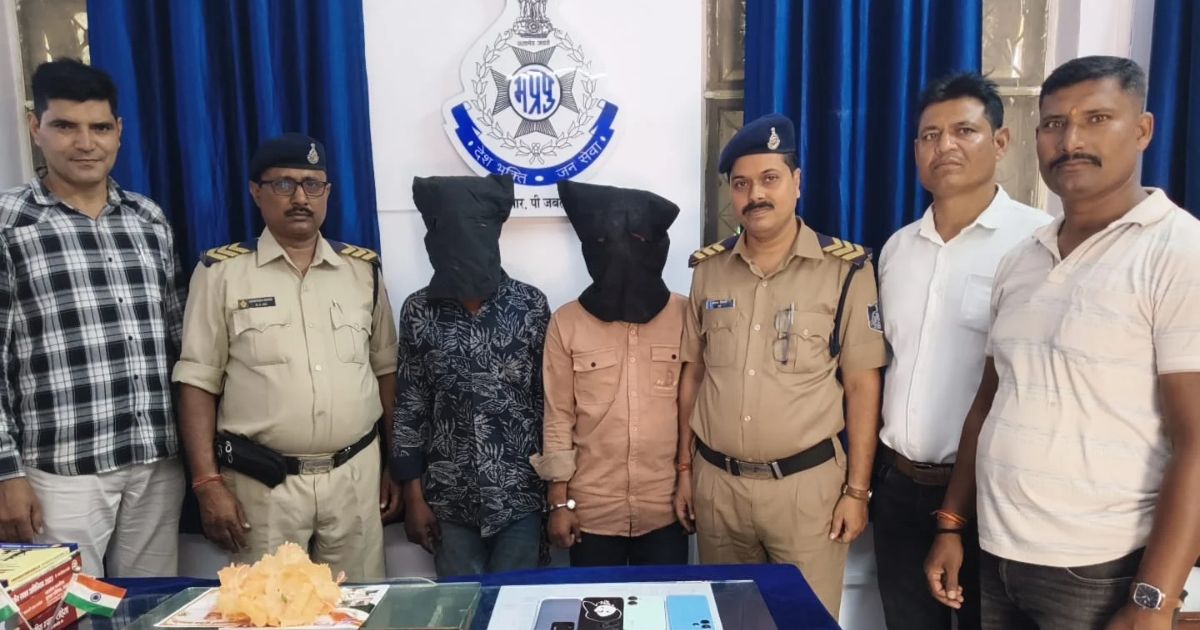 रेलवे स्टेशन से चोरी के 4 मोबाइल बरामद, 2 गिरफ्तार