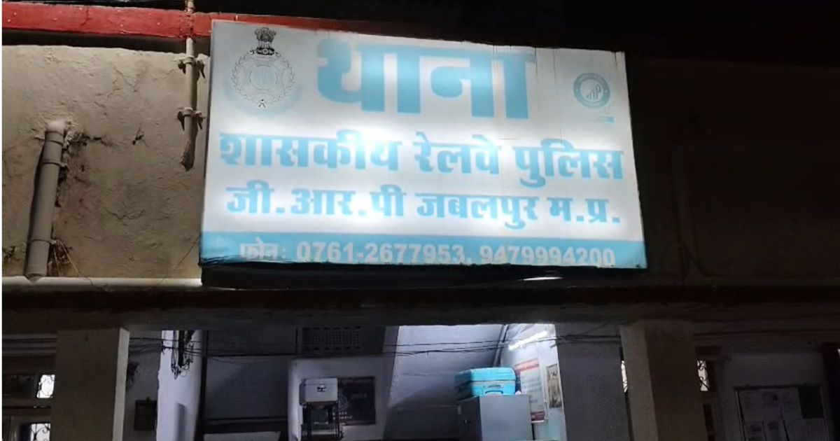 रेलवे ट्रैक के पास मिला अज्ञात युवक का शव