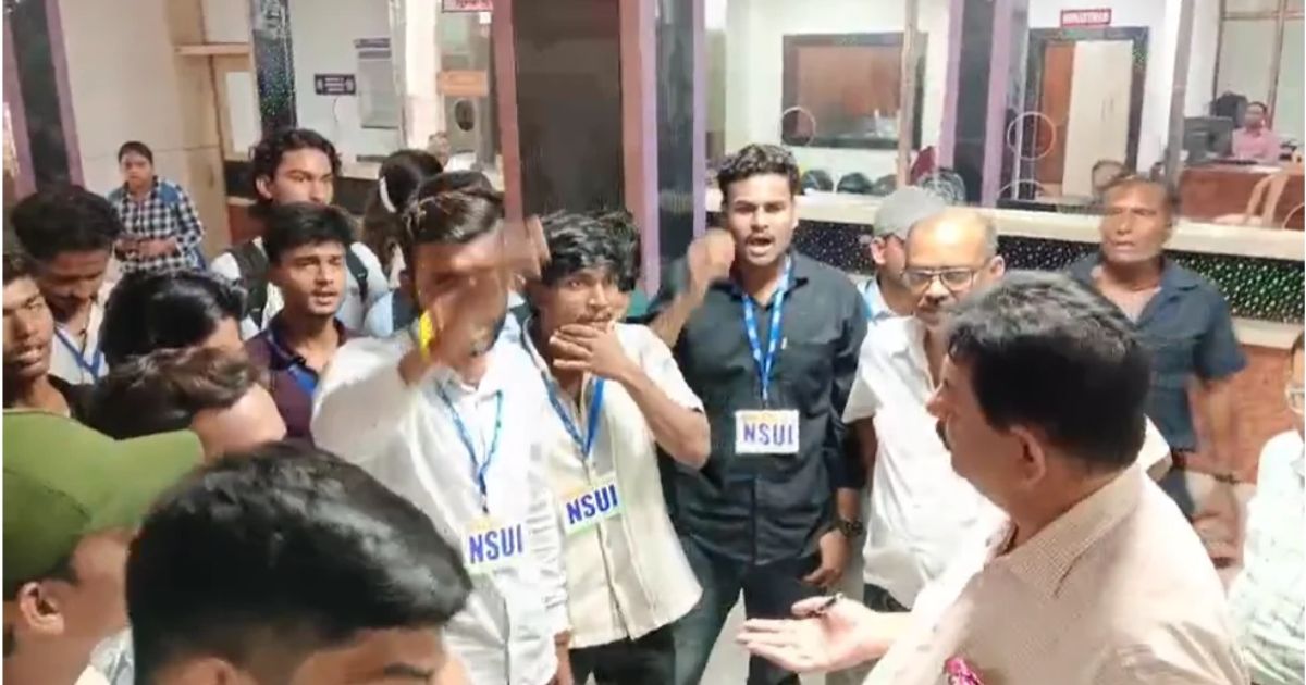 ज्ञान गंगा कॉलेज में लिफ्ट और फीस काउंटर को लेकर हंगामा