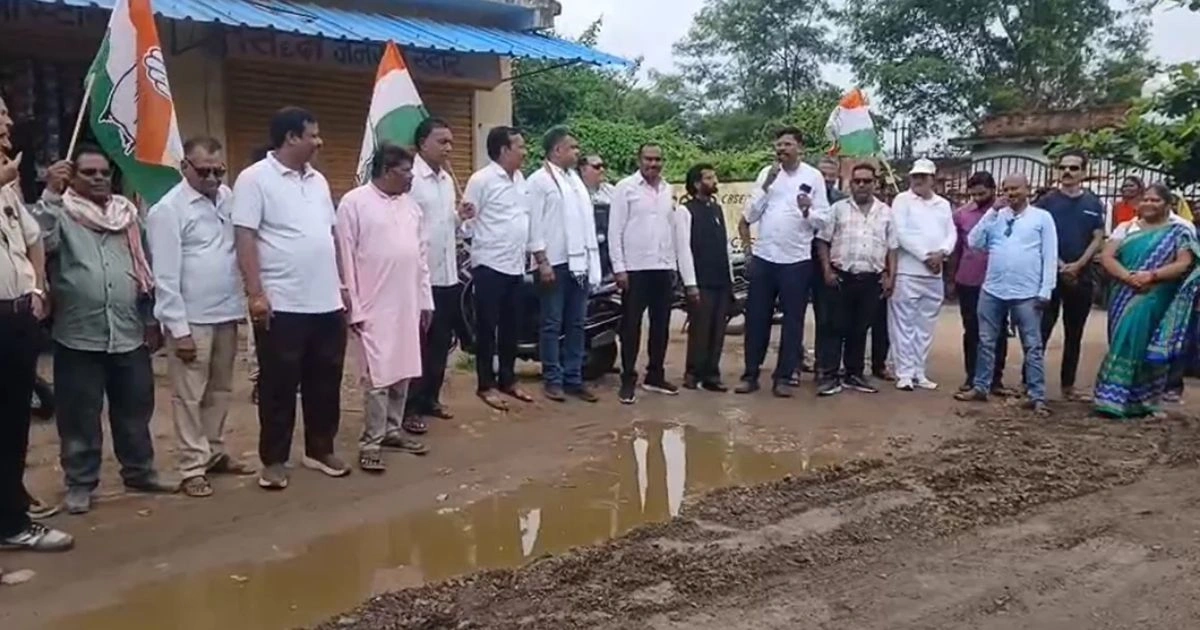 मोहनिया में गंदगी और जलभराव पर कांग्रेस का प्रदर्शन