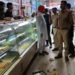 मिठाई दुकान में मारपीट, लाठी-डंडे से कर्मचारी घायल