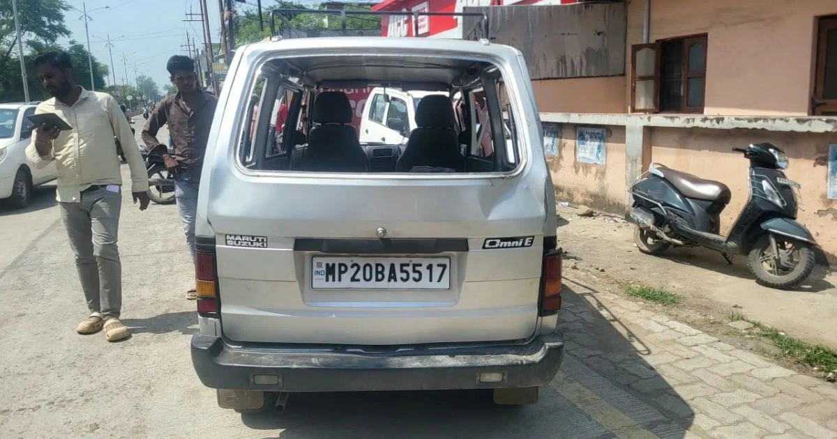 जबलपुर सुभाष नगर में स्कूल वैन का हादसा, कई बच्चे घायल
